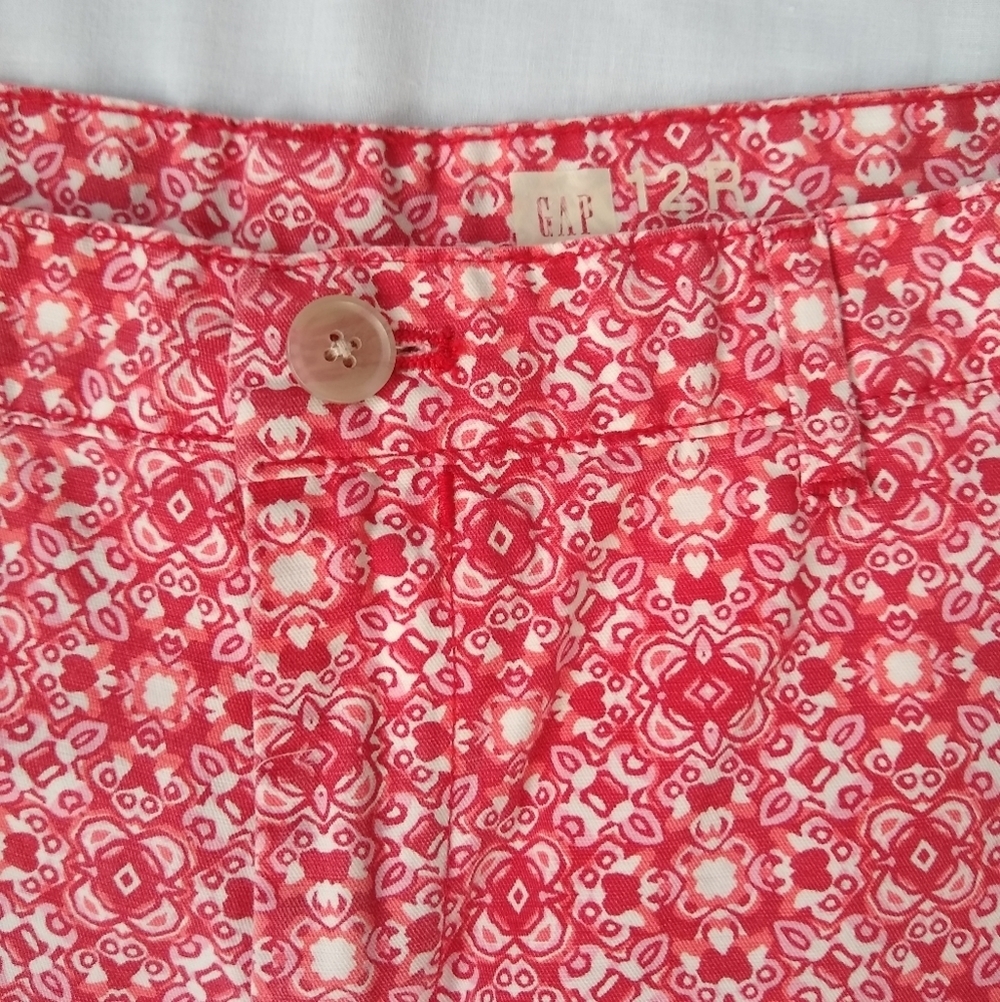 GAP▪️Patterned Red & White Shorts - Picture 3 of 5